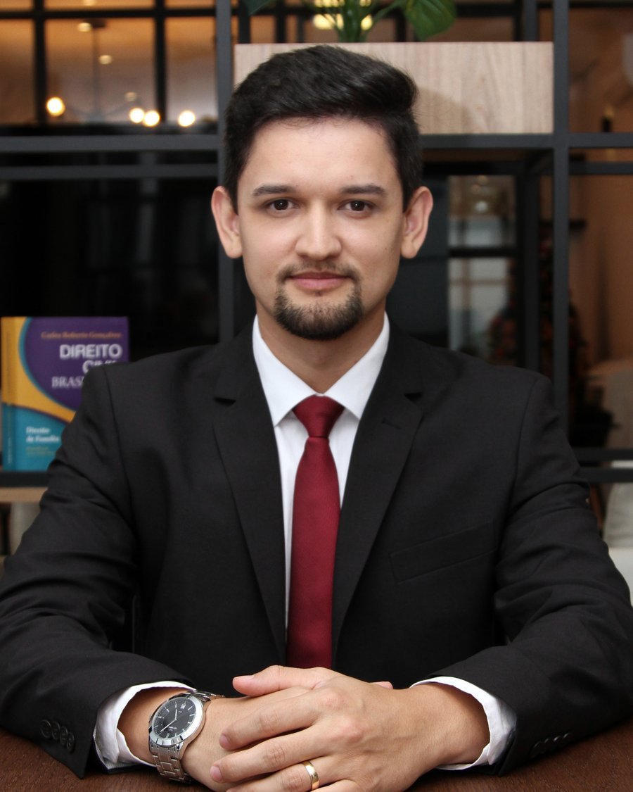 Dr. Lucas Arruda, sócio-fundador do Arruda Gomes Advogados